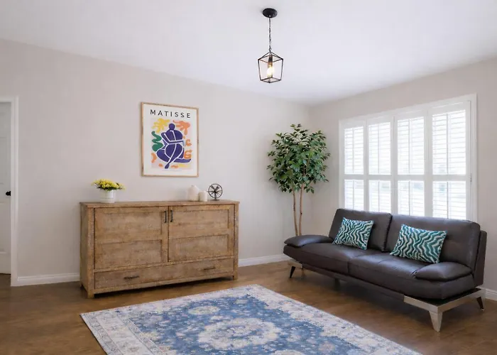 Pool House, Short Drive To Beach, Grill, Smart Tv